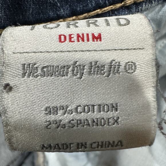 Torrid Denim Shorts Women 20 Blue Distressed Stretch Casual Plus Size Cotton - Picture 4 of 6